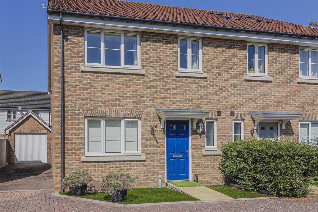 Magnolia Way, Cheshunt 4 bed semidetached house for sale £499,995