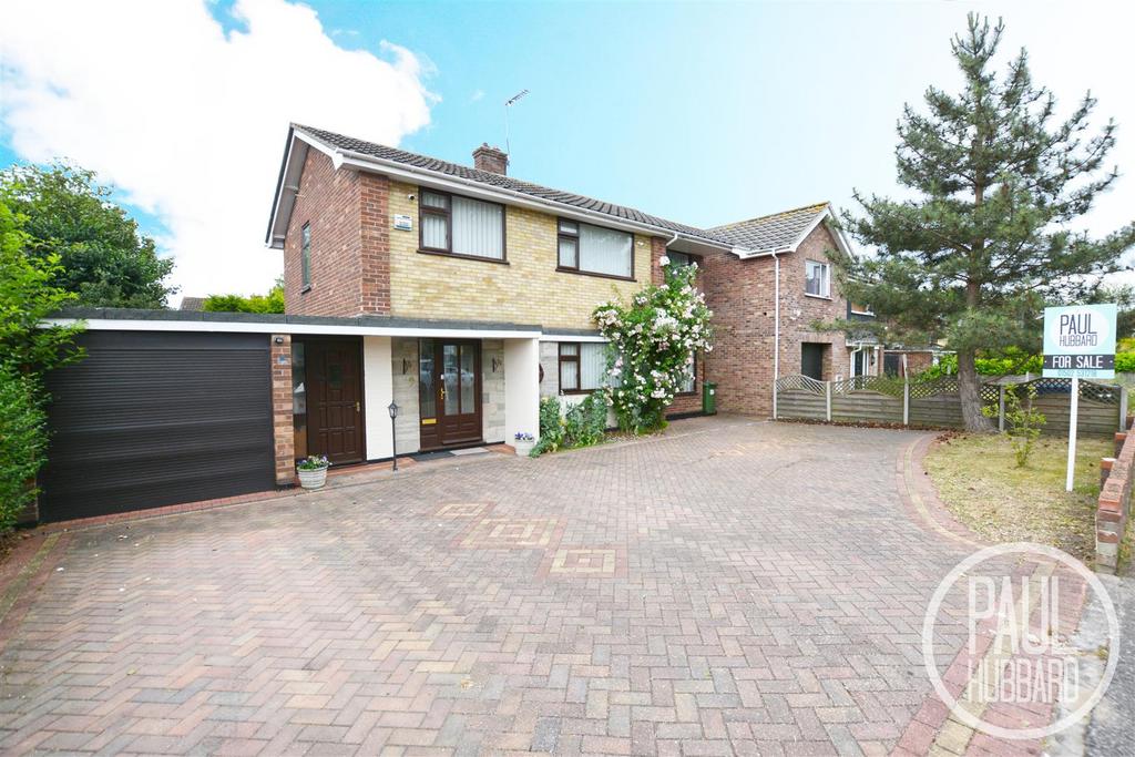 High Beech, Lowestoft, NR32 3 bed detached house for sale £375,000