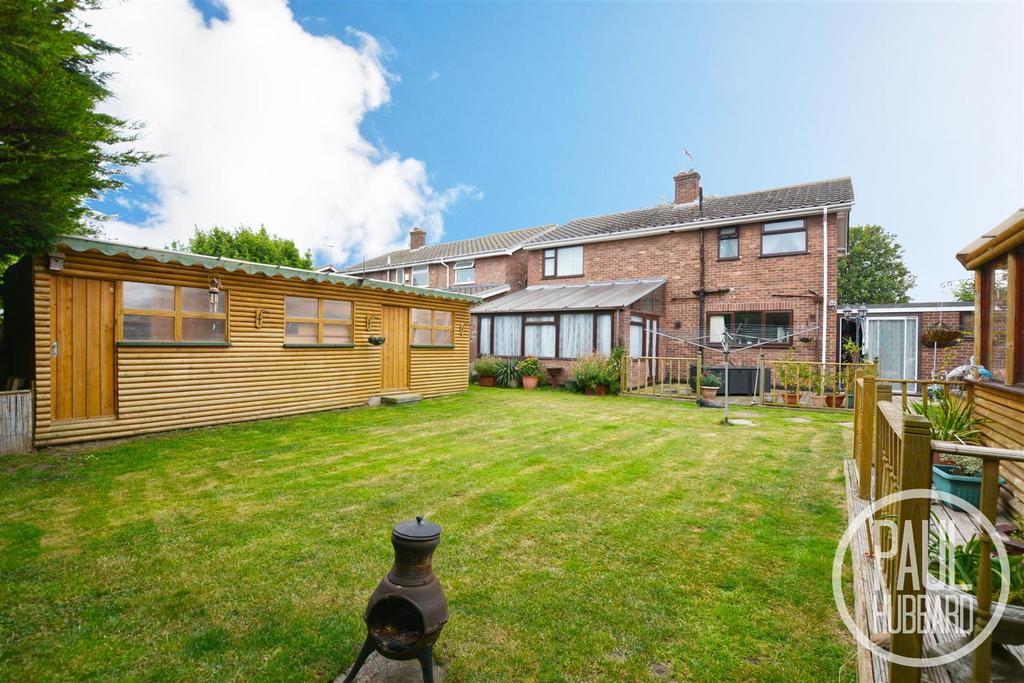 High Beech, Lowestoft, NR32 3 bed detached house for sale £375,000