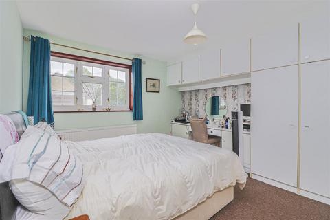 18 Ashbourne Road, Broxbourne, EN10 7DF
