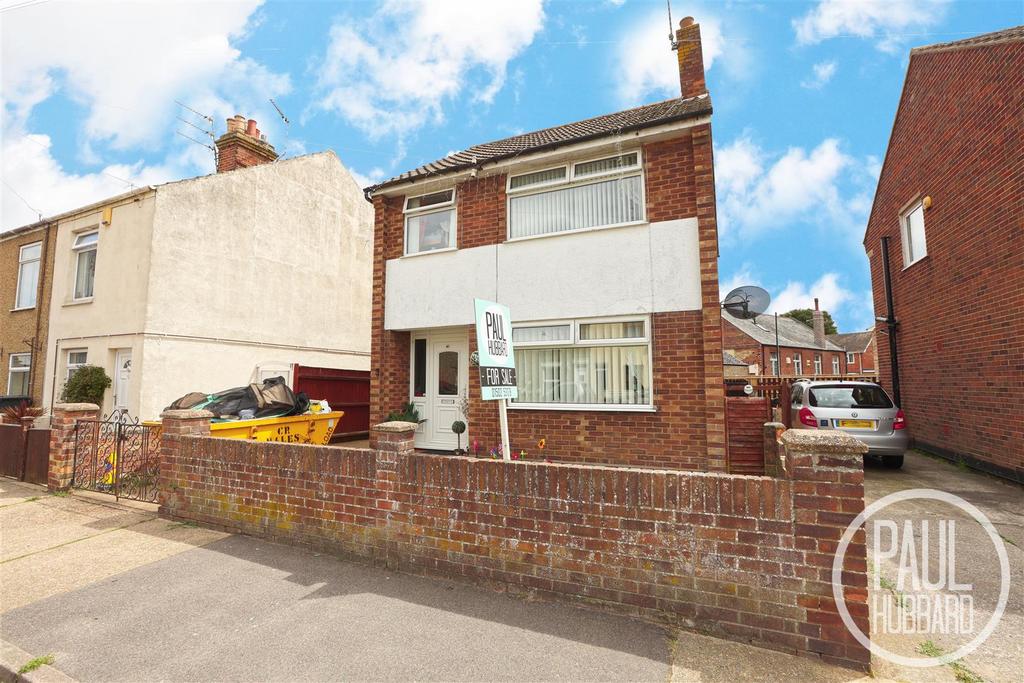 Morton Road, Pakefield, NR33 3 bed detached house for sale £250,000