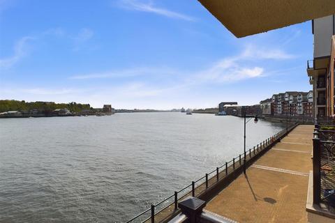 2 bedroom apartment for sale, Dolphin Quay, North Shields
