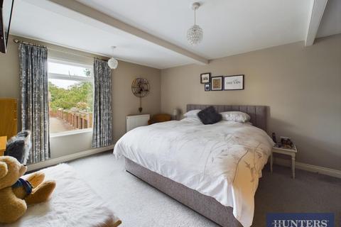 3 bedroom terraced house for sale - Queen Street, Filey, YO14 9HB