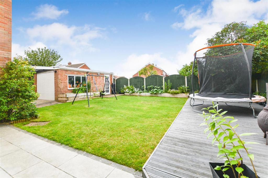 Manor Road, Scunthorpe 5 bed detached house £349,000