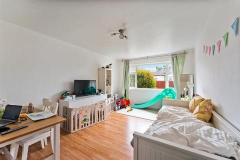 4 Rushey Close, New Malden, KT3 5BW