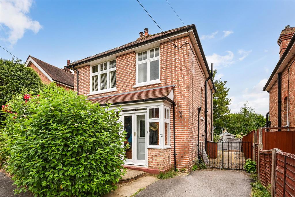Cross Lane, Andover 3 bed detached house for sale £385,000