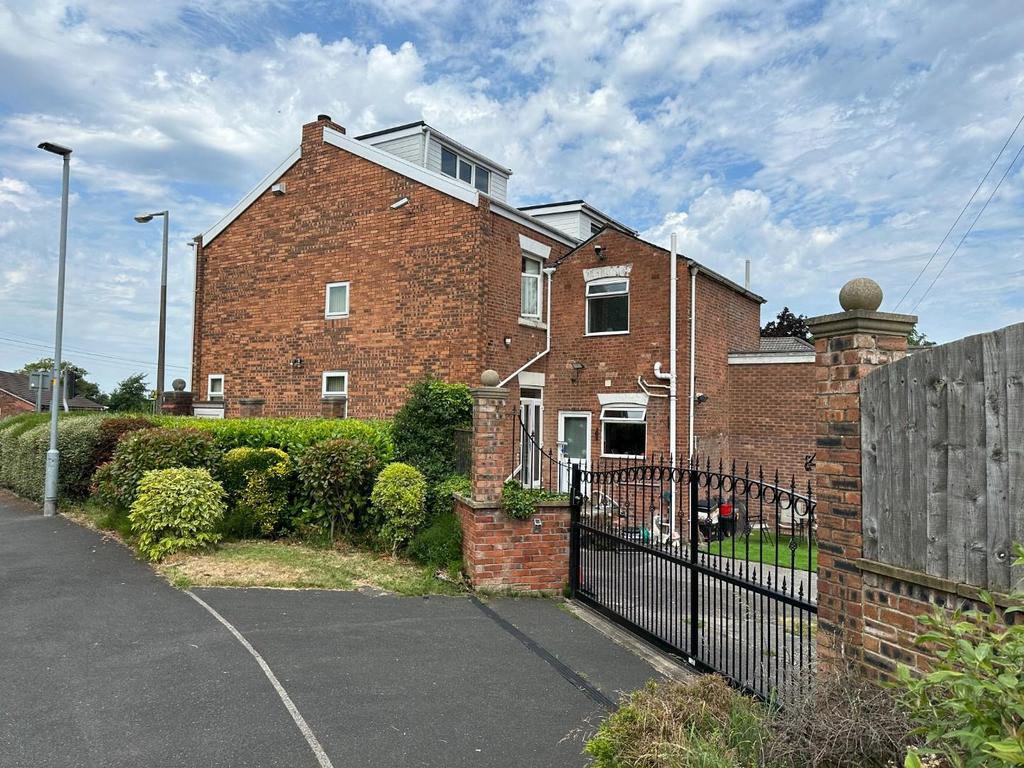 Edge Lane, Droylsden, Manchester 4 bed semidetached house for sale £