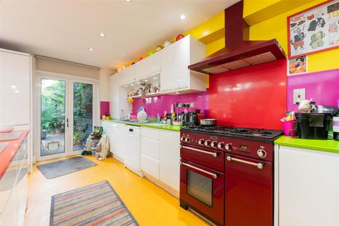 4 bedroom end of terrace house for sale, Galveston Road, London