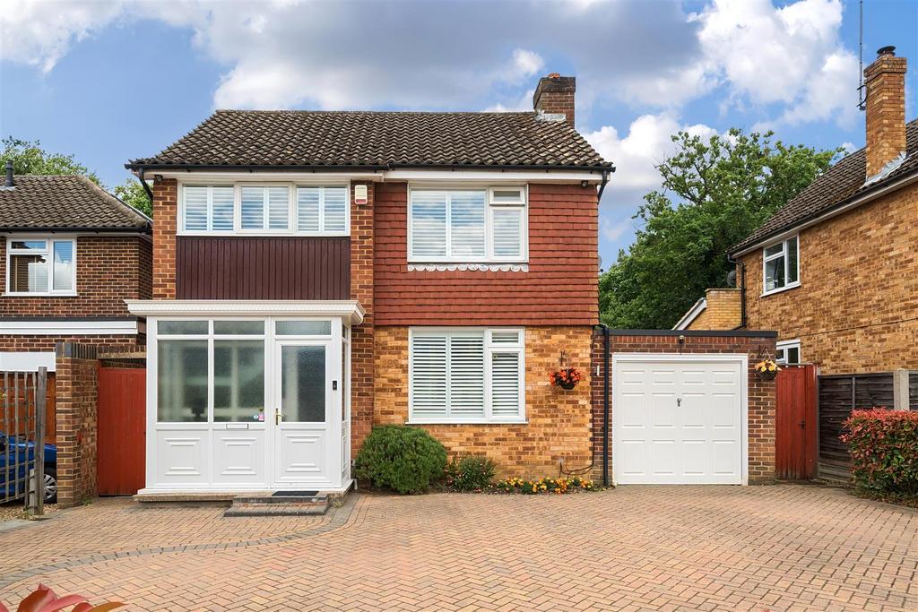 Hillary Drive, Crowthorne, Berkshire, RG45 6QE 3 bed detached house for