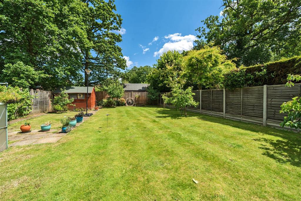 Hillary Drive, Crowthorne, Berkshire, RG45 6QE 3 bed detached house for