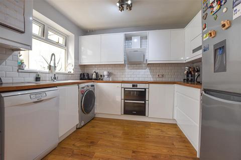 72 Ashdene Close, Willerby, Hull, HU10 6LW