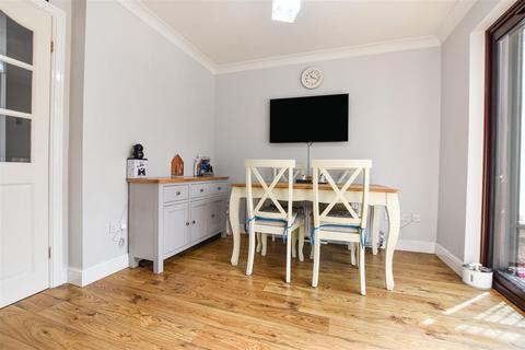 72 Ashdene Close, Willerby, Hull, HU10 6LW