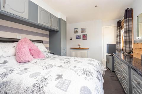 35 Corbiehill Place, Edinburgh, EH4 5AX