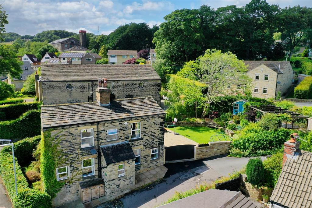 Upper Ellistones Farm, Saddleworth Road, Greetland 4 bed detached house