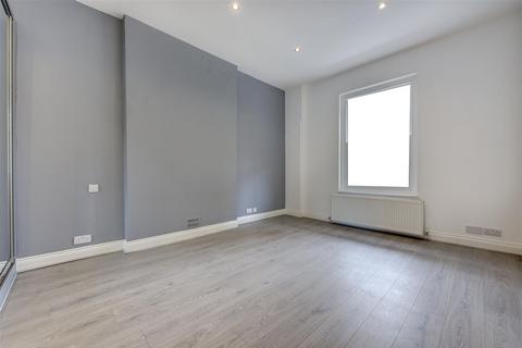 3 bedroom flat to rent, Kings Road, London, SW10