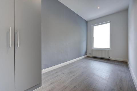 3 bedroom flat to rent, Kings Road, London, SW10