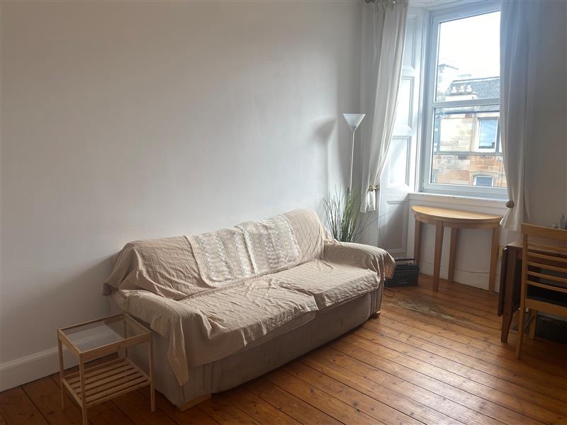 1055L Dalmeny Street, Edinburgh... 1 bed flat £875 pcm (£202 pw)