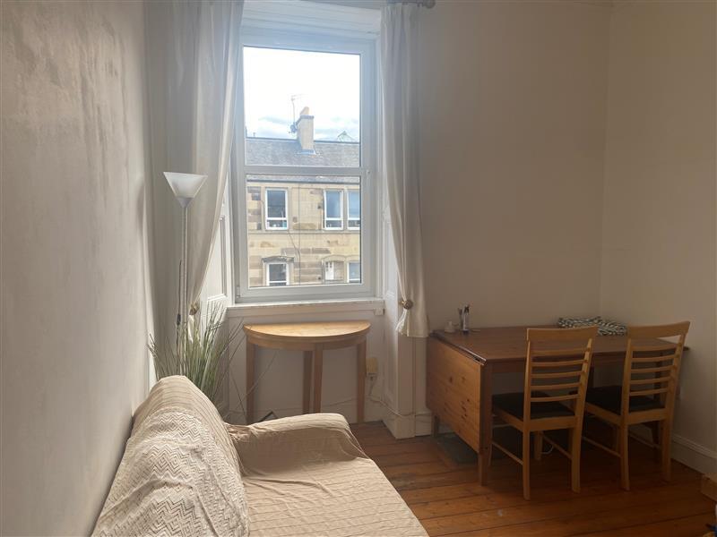 1055L Dalmeny Street, Edinburgh... 1 bed flat £875 pcm (£202 pw)