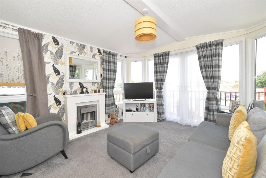 Ferry Road, Littlehampton, West Sussex 2 bed park home for sale £120,000