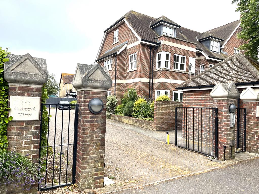 Monckton Road, Gosport PO12 2 bed apartment - £325,000