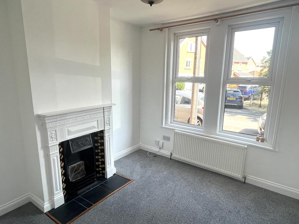 Bucklers Road, Gosport PO12 2 bed terraced house to rent £1,050 pcm