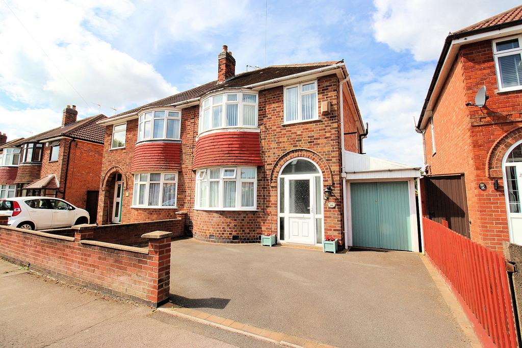 Avon Road, Braunstone Town, LE3 3 bed semidetached house for sale £