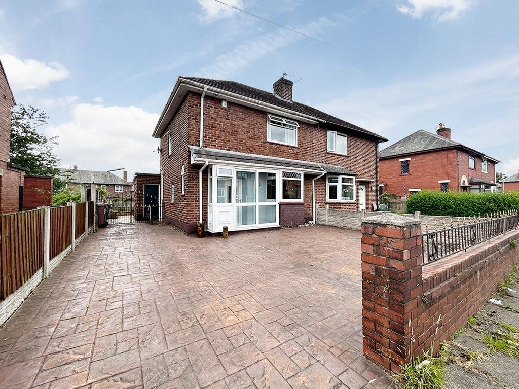 Lilac Avenue, AshtoninMakerfield, Wigan, WN4 0QL 2 bed semidetached