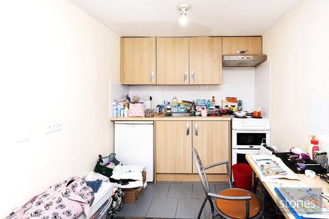 Studio to rent, Belsize Avenue, London, NW3