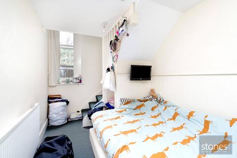 Studio to rent, Belsize Avenue, London, NW3