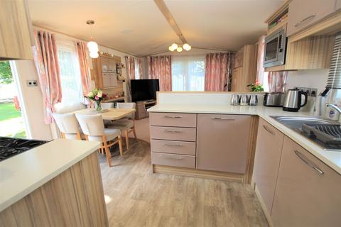 2 bedroom chalet for sale, Highfield Grange Holiday Park, London Road, Clacton-on-Sea