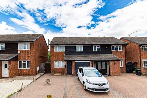 20 Copperfields Way, Romford, RM3 0XE