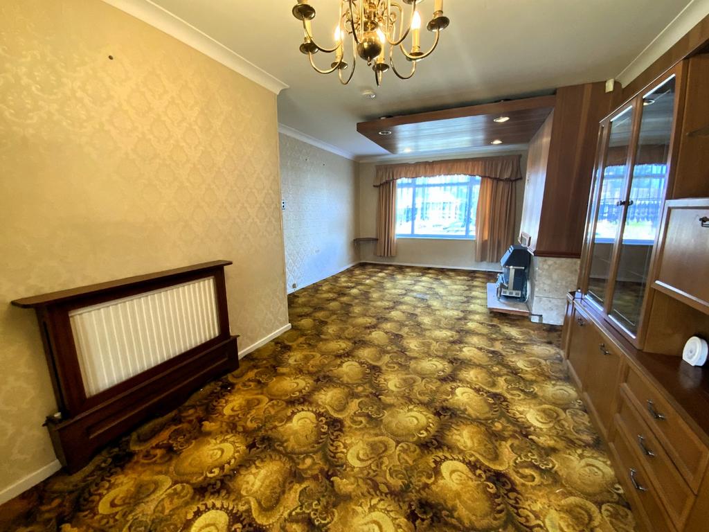 St. Martins Avenue, Luton, Bedfordshire, LU2 7LQ 3 bed semidetached