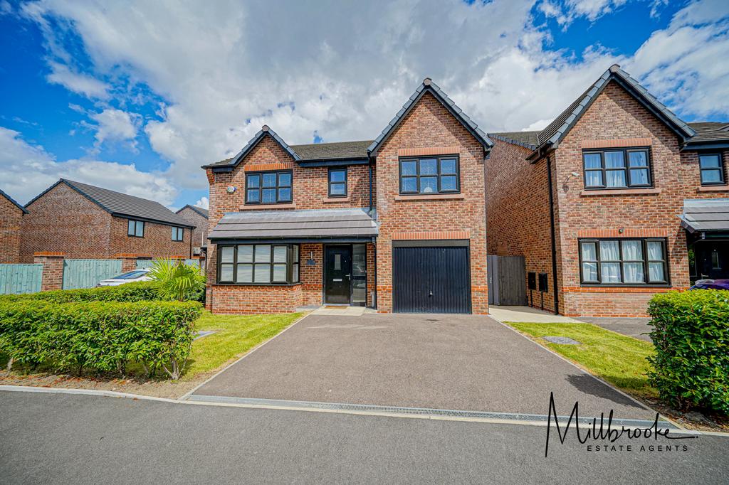 Laughton Avenue, Boothstown... 4 bed detached house £2,500 pcm (£577 pw)