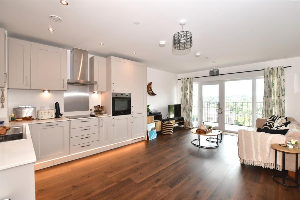Kitchen/Lounge Area