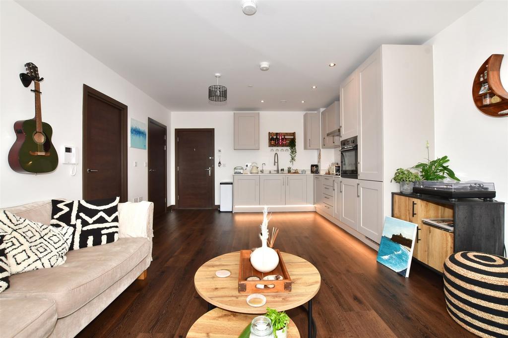 Kitchen/Lounge Area