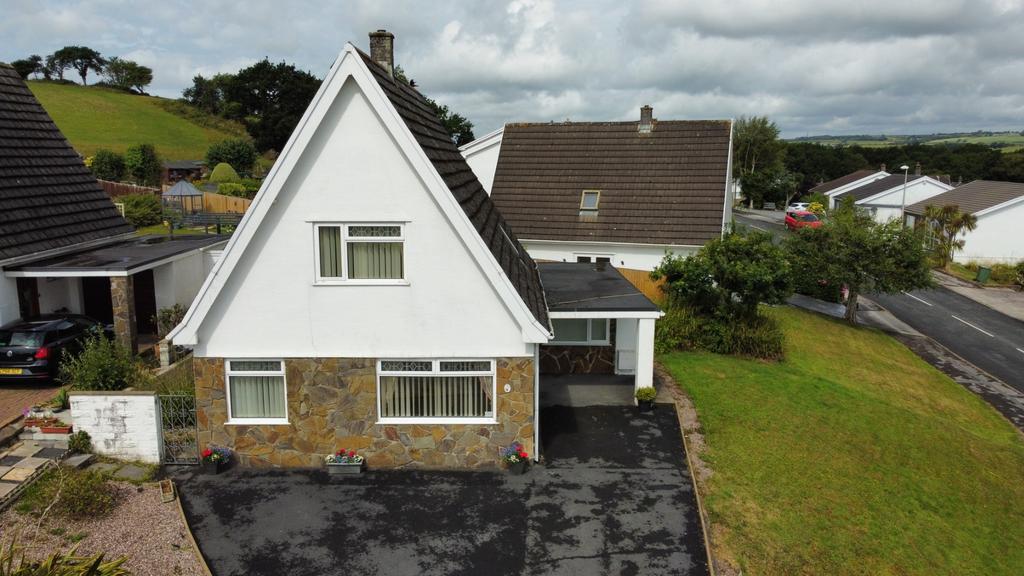 Hendre Park, Llangennech, Llanelli... 3 bed detached house £230,000