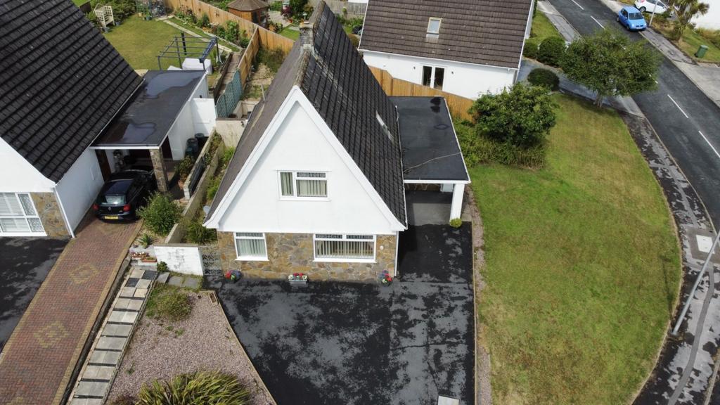 Hendre Park, Llangennech, Llanelli... 3 bed detached house £230,000