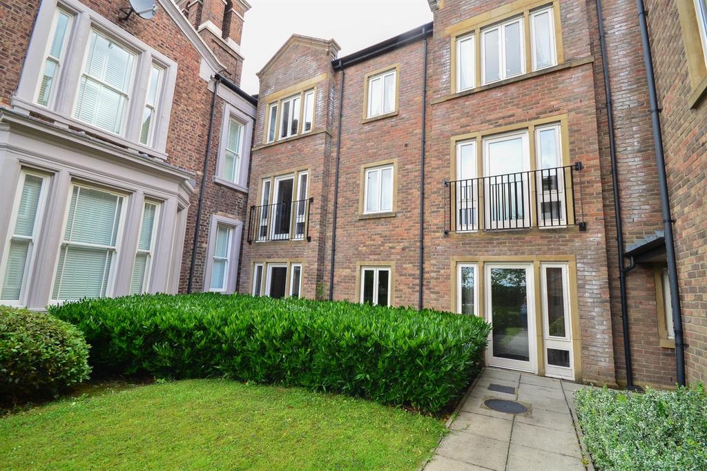 Ascot Court, West Boldon 2 bed apartment £750 pcm (£173 pw)