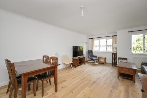 23/3 East Comiston, Edinburgh, EH10 6RZ