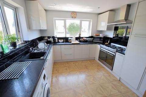 4 bedroom chalet for sale, Vectis Road, Barton On Sea, New Milton, Hampshire. BH25 7QF