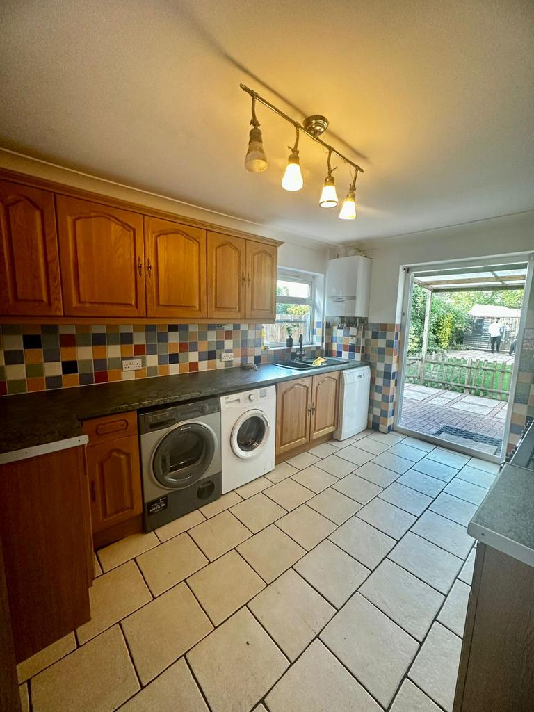 Available to Let 4 Bedroom House in Cheam