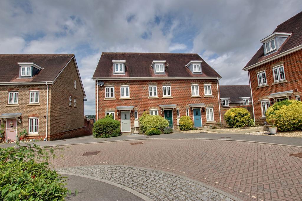 Wellswood, Haywards Heath, RH16 3 bed end of terrace house for sale £