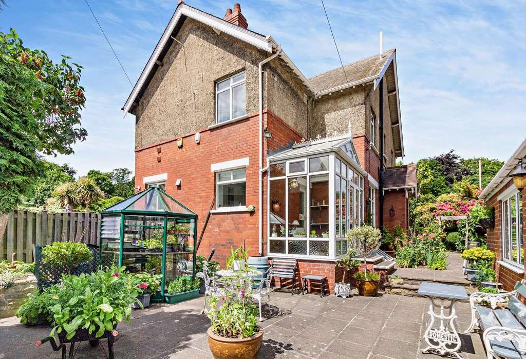 Denby Dale Road, Wakefield, West Yorkshire 3 bed semidetached house