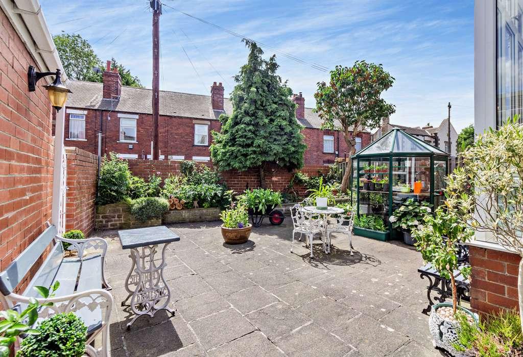 Denby Dale Road, Wakefield, West Yorkshire 3 bed semidetached house