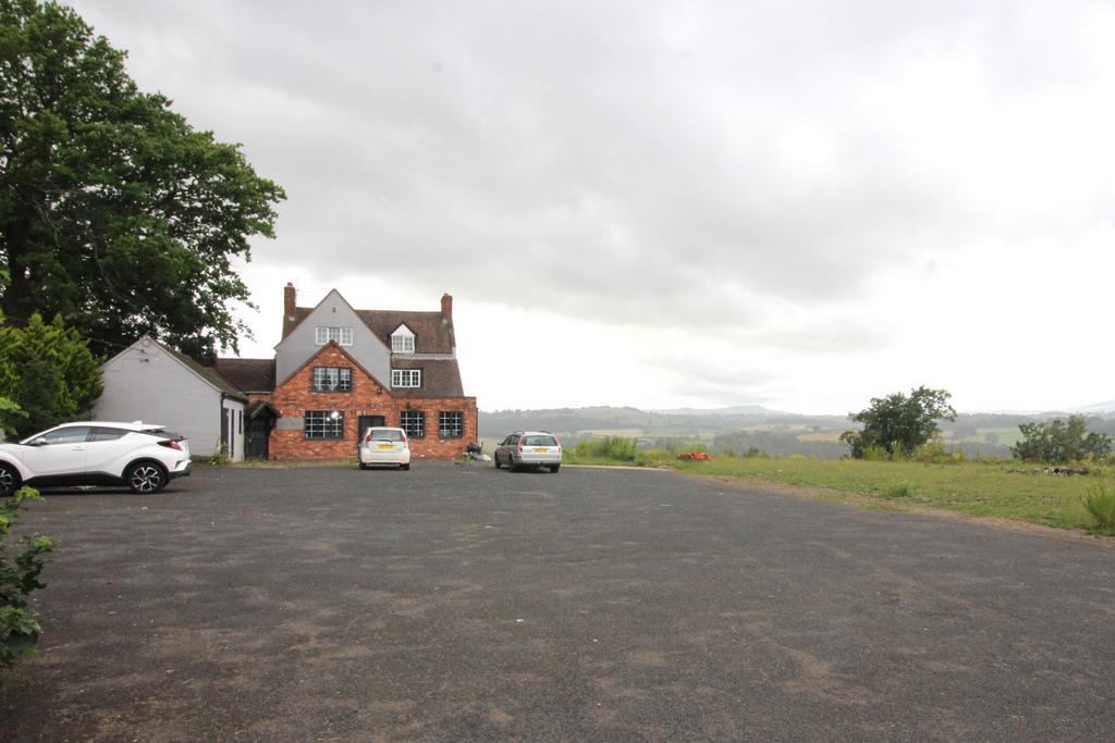Woodhill Road, Highley, WV16 Pub £400,000