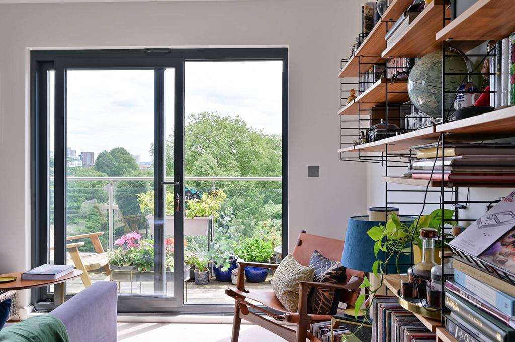 Keswick Road, Putney, London, SW15 2 bed penthouse for sale £725,000