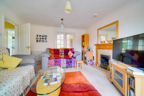 4 bedroom detached house for sale - Corvus Close, Royston