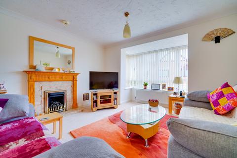 4 bedroom detached house for sale - Corvus Close, Royston