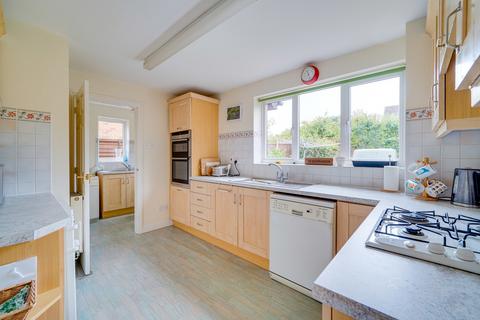 4 bedroom detached house for sale - Corvus Close, Royston