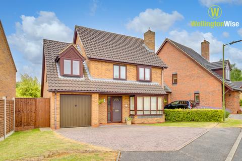 4 bedroom detached house for sale - Corvus Close, Royston